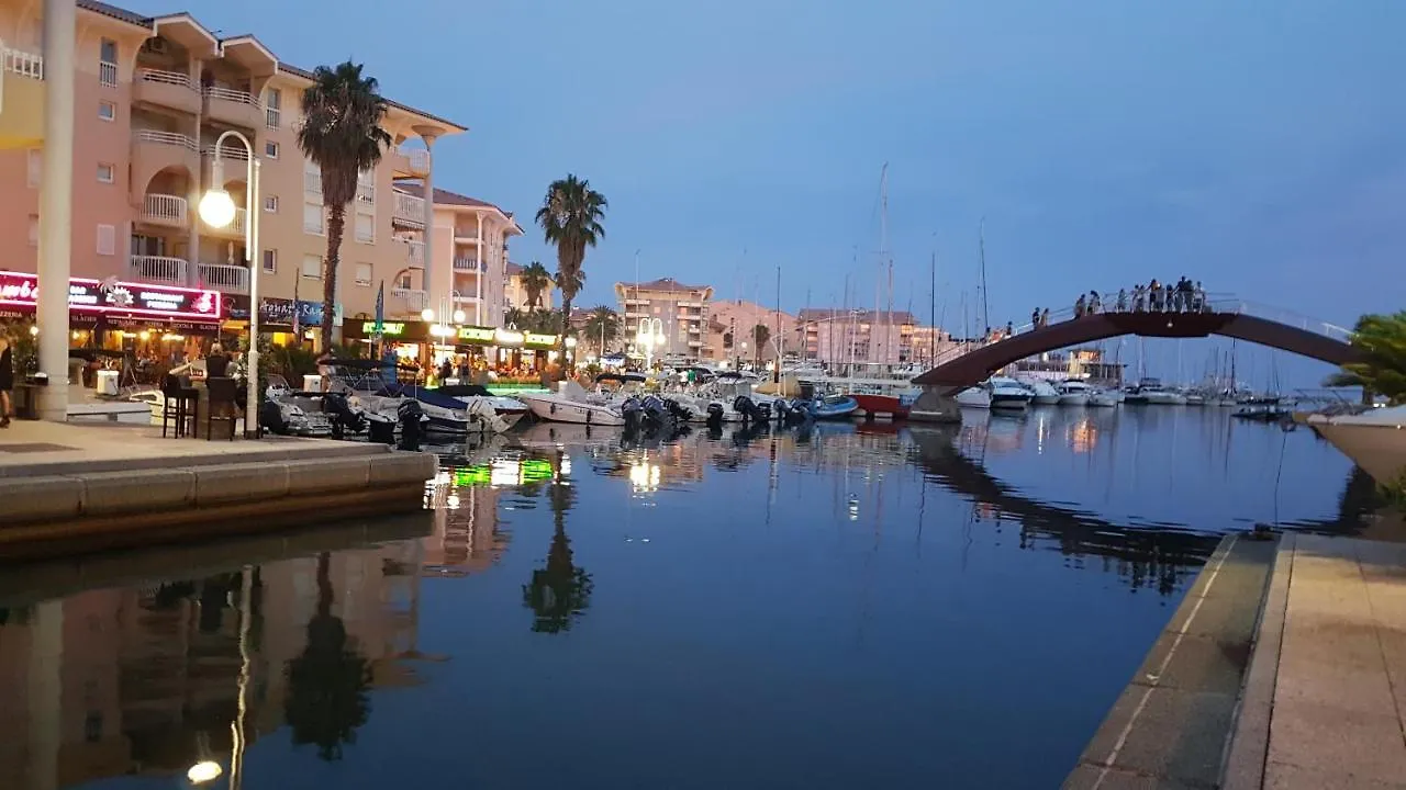 La Villa Frejus-Plage 0*,